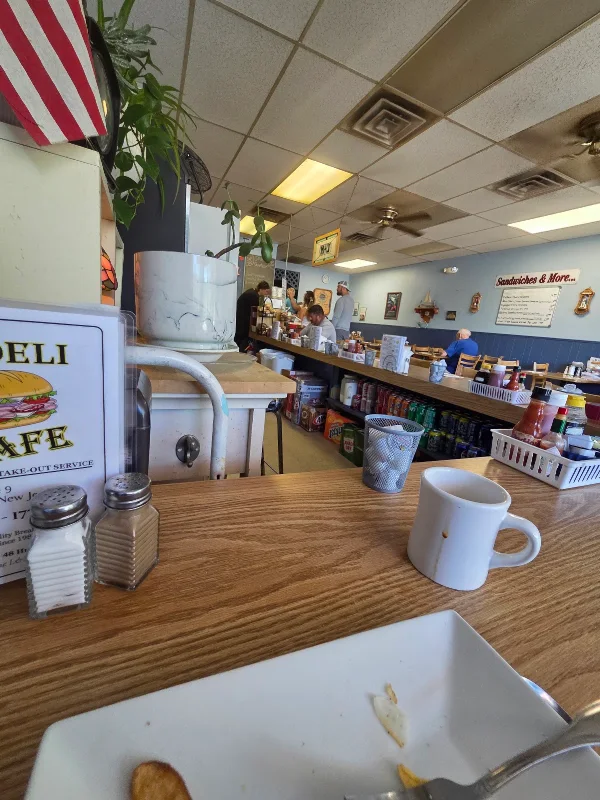 L&M Deli Cafe