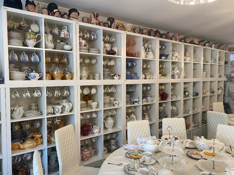 Val's English Tea & Pie Shop