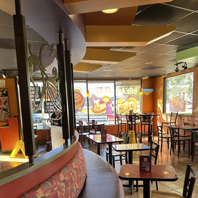 Taco Bell - Live Más Café