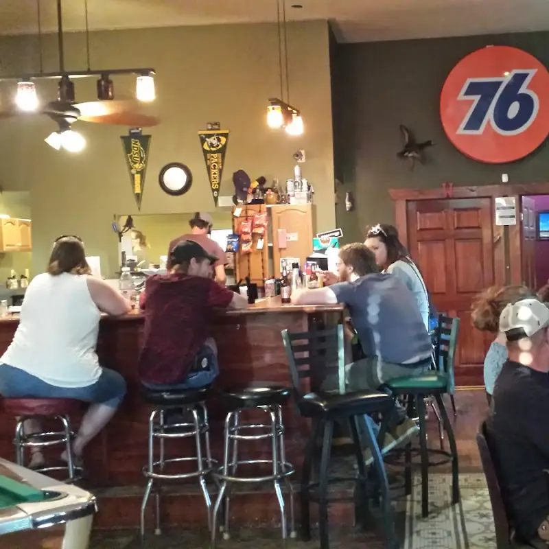 Dilly's Bar & Grill