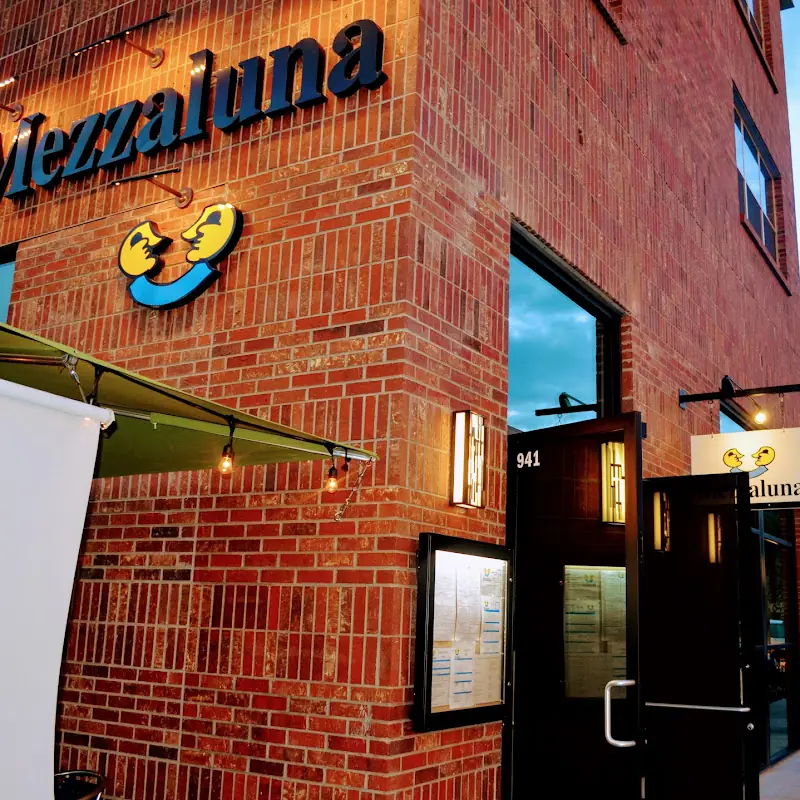 Mezzaluna Willits