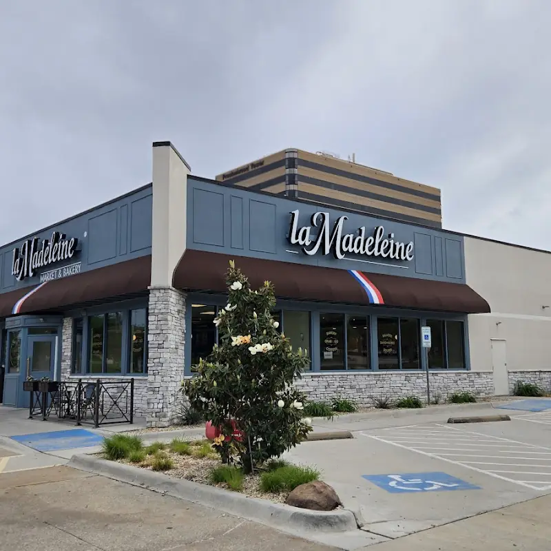 la Madeleine French Bakery & Cafe Montfort