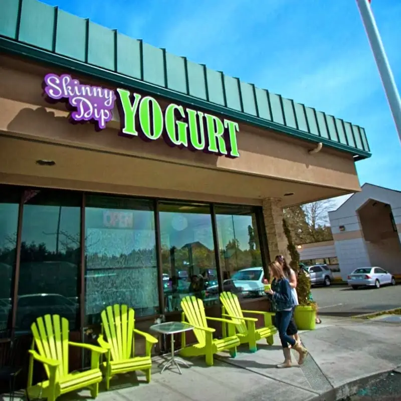 Skinny D's Yogurt & Cakes