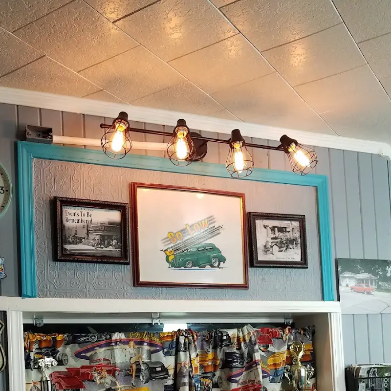 Mom's Diner