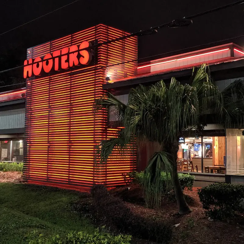 Hooters
