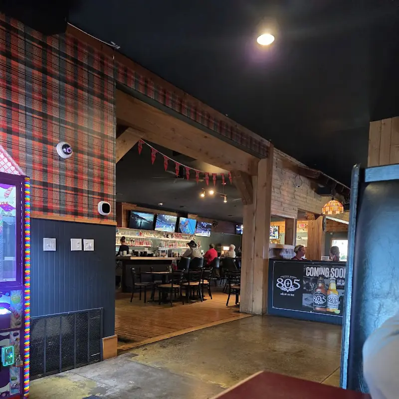 Salty's Lodge