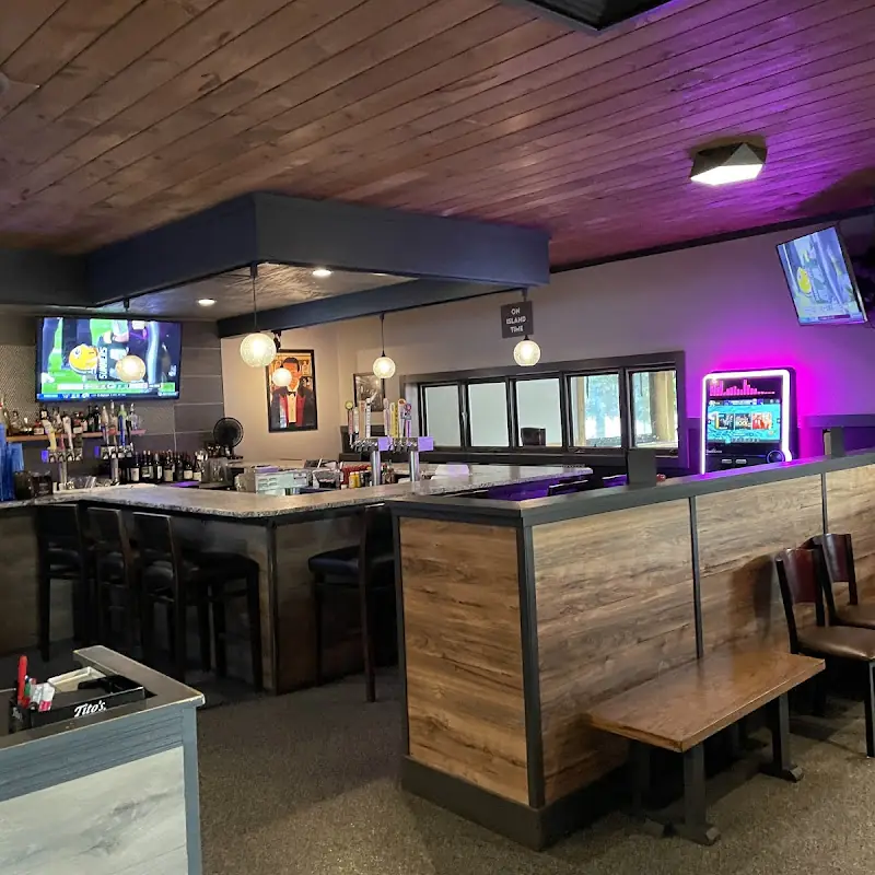 Lloyd's Bar & Grill