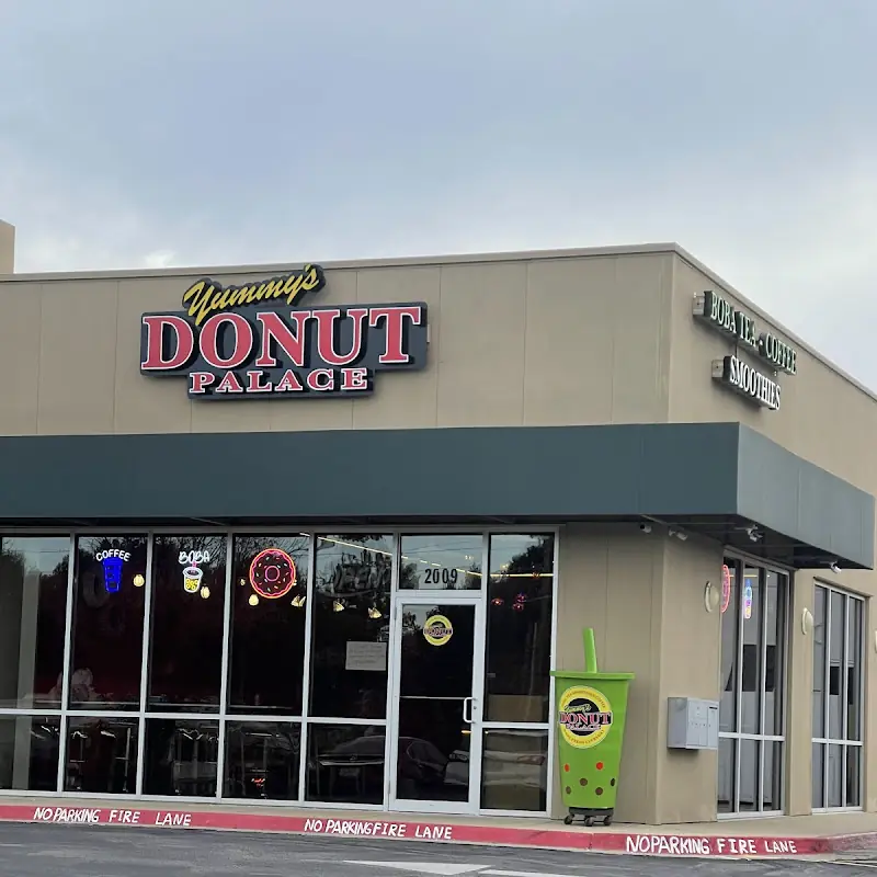 Yummy donut palace,boba tea,smoothies, coffee