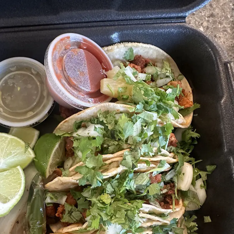 Tacos y Tortas El Mollo y Rifle
