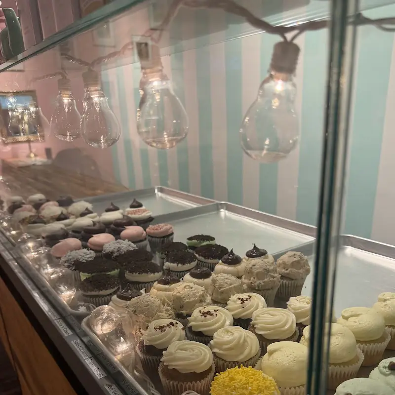 Vivi’s Cakes and Candy
