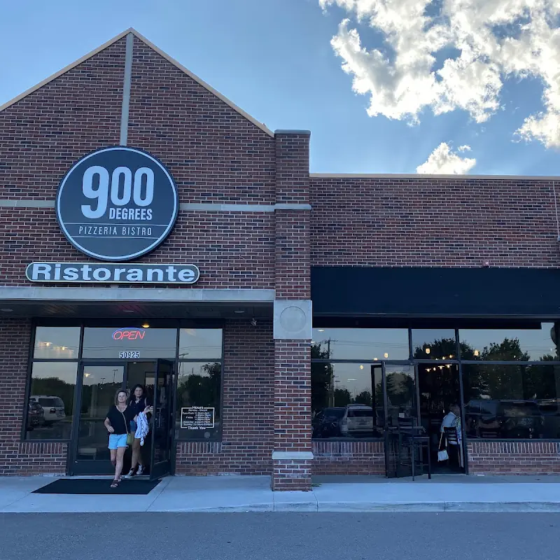 900 Degrees Pizzeria Bistro