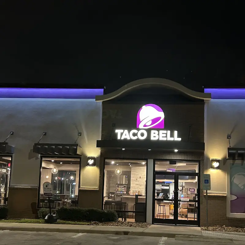 Taco Bell - Live Más Café