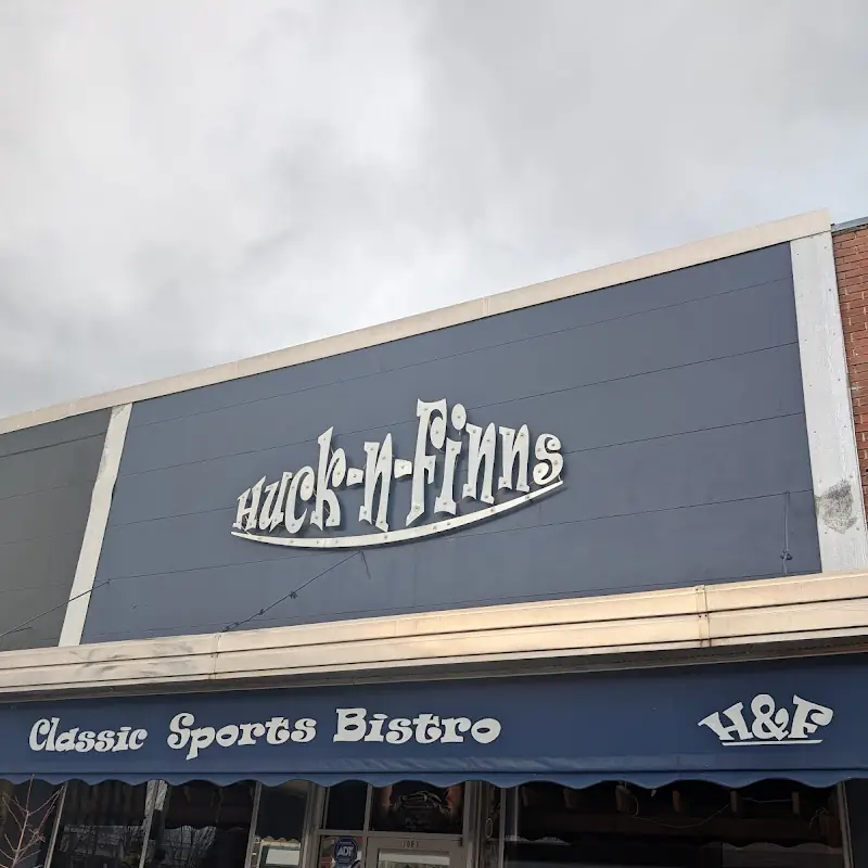 Huck-n-Finns Sports Bistro