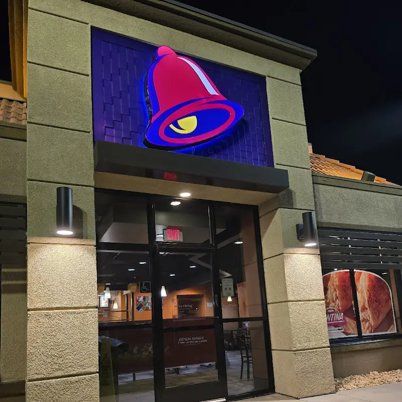 Taco Bell - Live Más Café