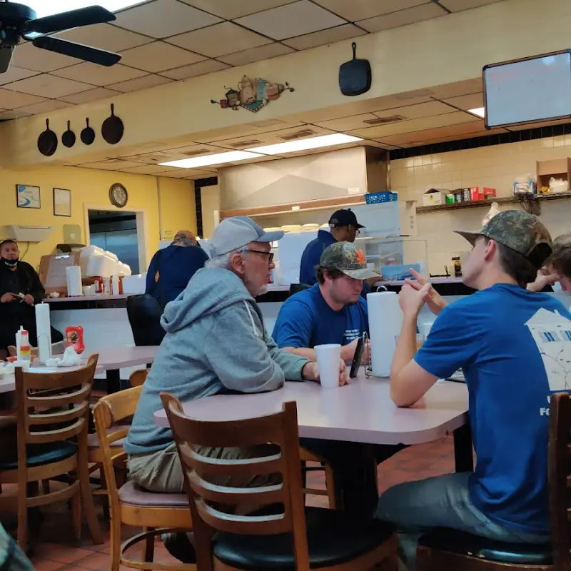 Lynn's Cafe