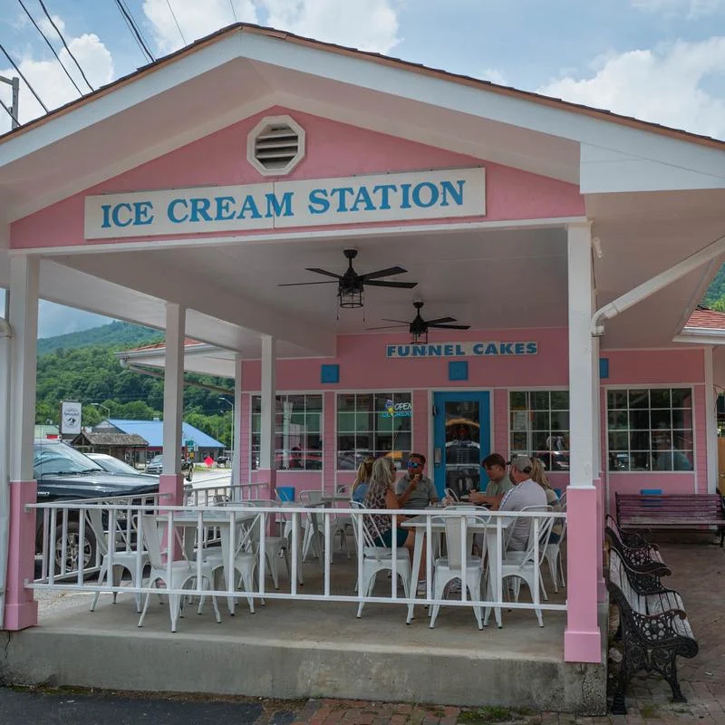 The Pink Ice Cream Station & more