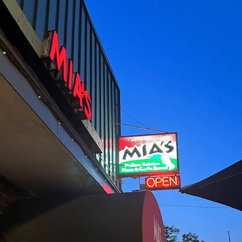 Mia's
