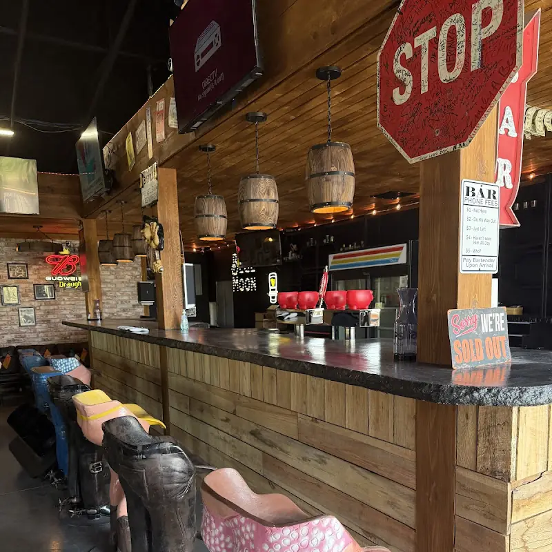 ROXIE'S BBQ & LOVER'S LEAP BAR