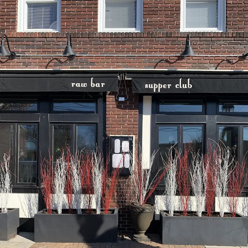 100 Steps Kitchen + Raw Bar
