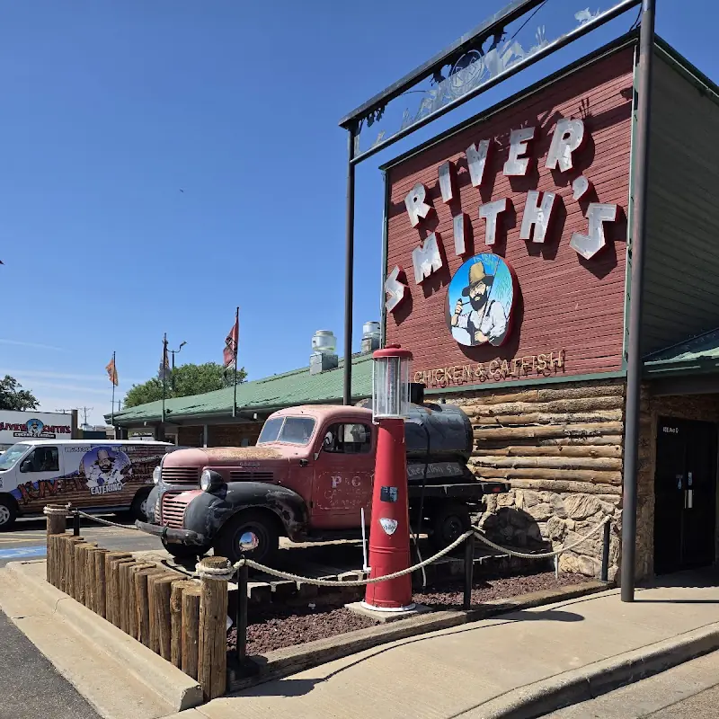 River Smith's Chicken & Catfish