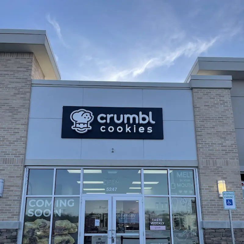 Crumbl – Cookies & Desserts