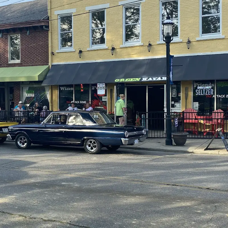 Green Kayak Grille & Pub