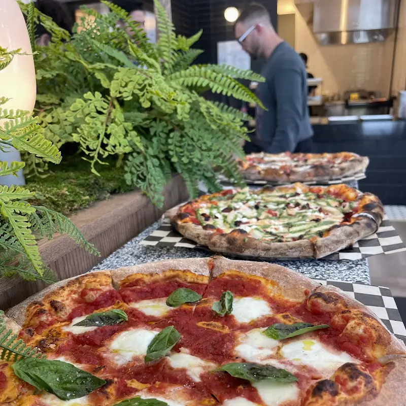 VEGAN BeHive® Sausage Pizza