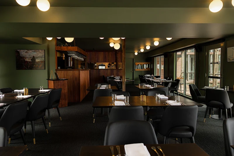 Risby's Restaurant by Risby Cove