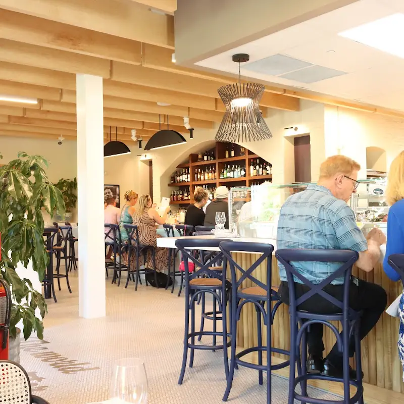 Roberto's Deluxe Oysters and Fine Fish