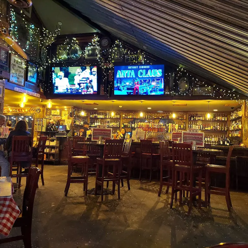 Heroes Restaurant & Brewery