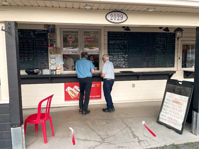 Charlie’s – casse-croûte, crèmerie et fumoir