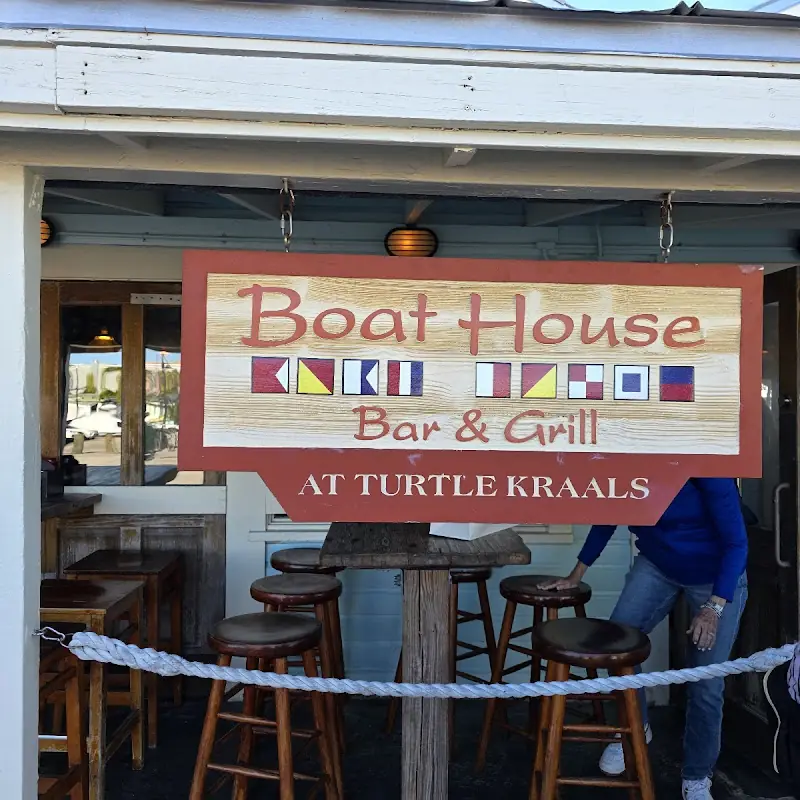 Boat House Bar & Grill