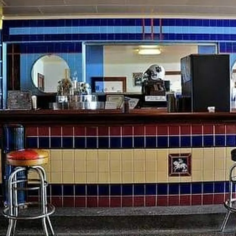Coffee and Hot Tea (Bottomless Cup)