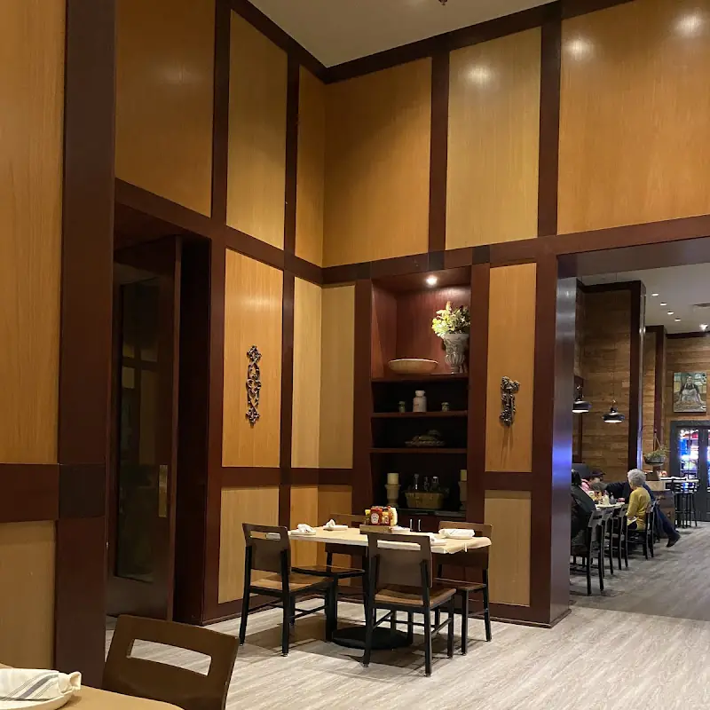 Mama 'n' Em, Southern Table & Bar