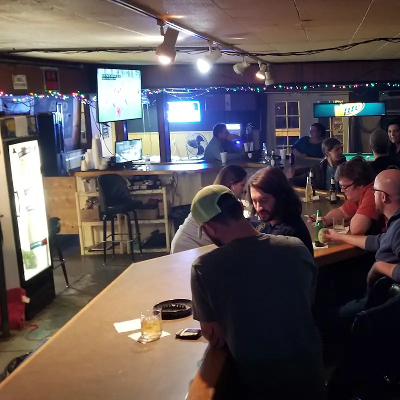Somewheres Else Bar and Grill
