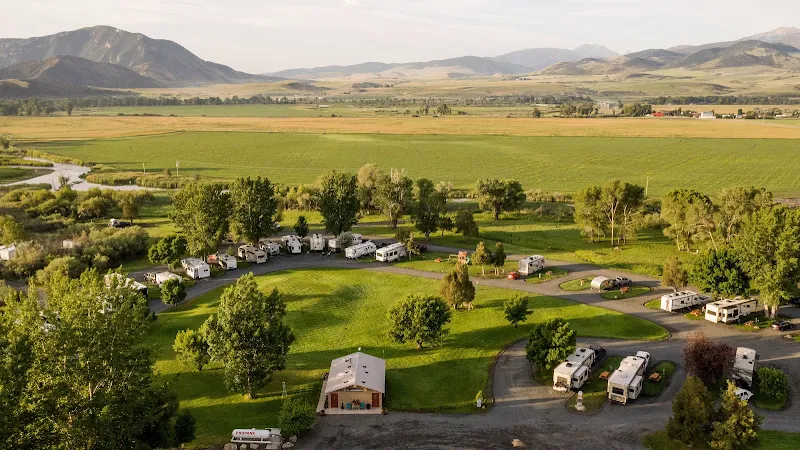 Cardwell Campground + Glassy Junction Bar, Grill, & Casino