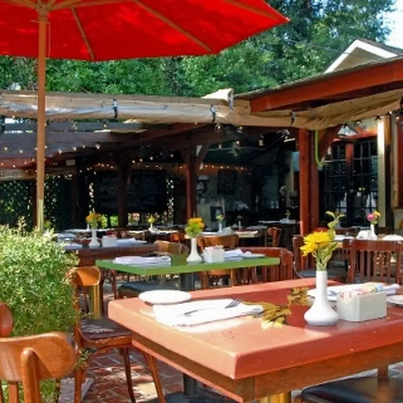 Anis Cafe & Bistro