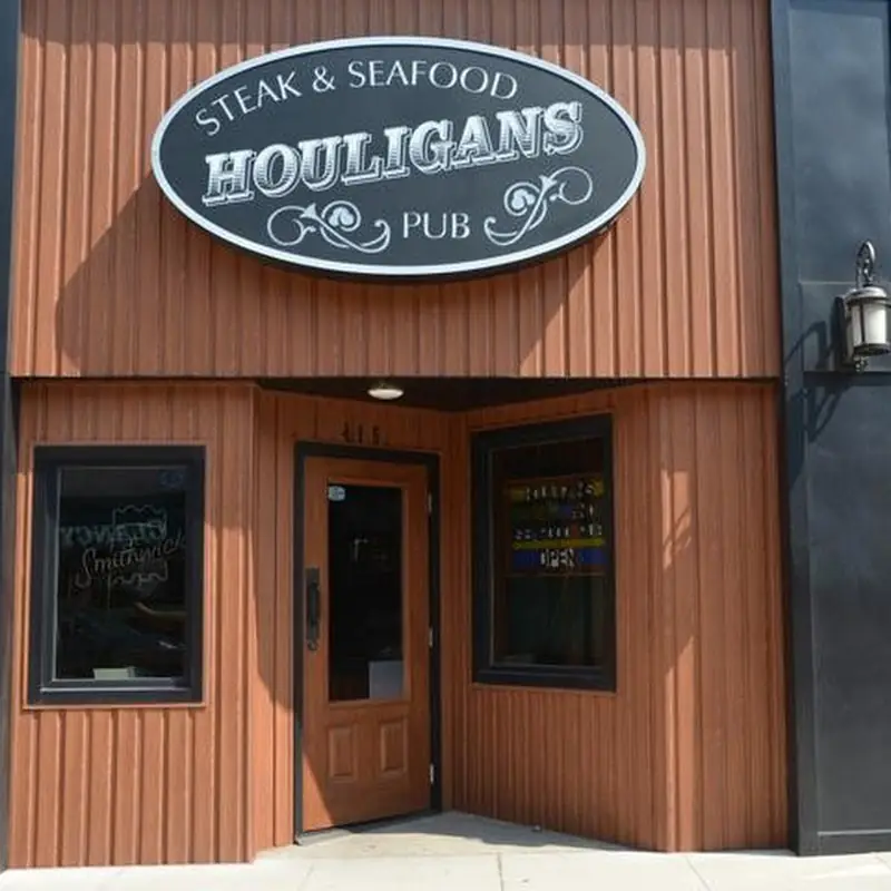 Houligans Steak & Seafood Pub