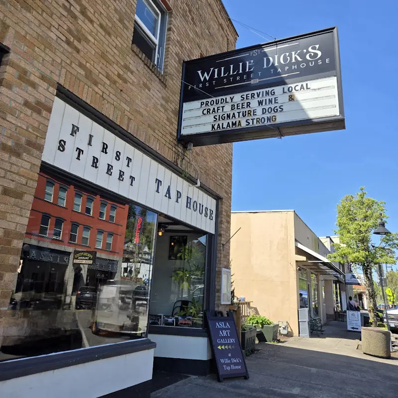 Willie Dick's First Street Tap House