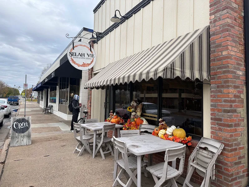 Selah Vie Bistro and Coffee Cottage