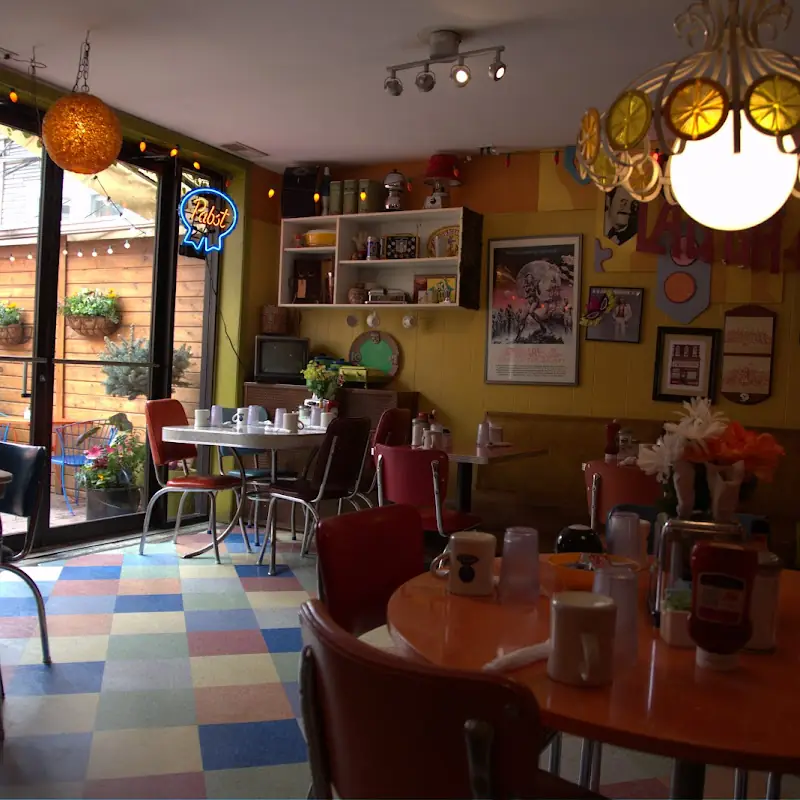 Kitsch'n on Roscoe