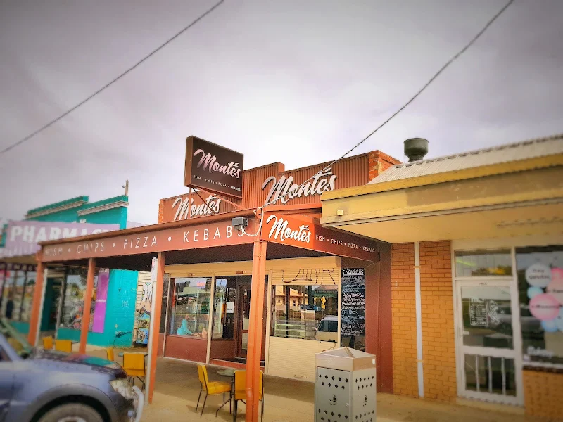 Monte’s Fish Chips & Pizza Bar