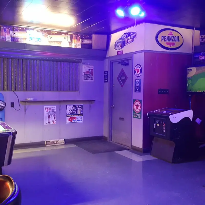 Six Packs Bar & Grill