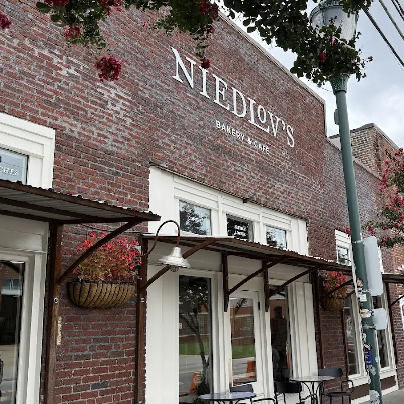 Niedlov's Cafe & Bakery
