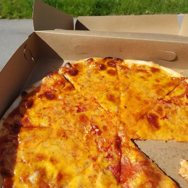 Sarah L Defelice Pizza House