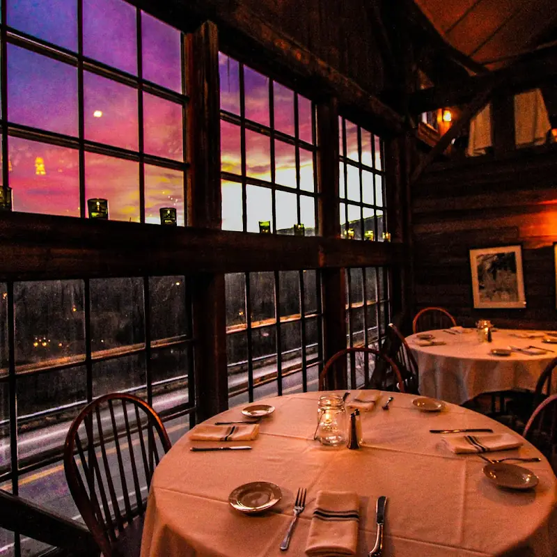 The Barn Restaurant & Tavern