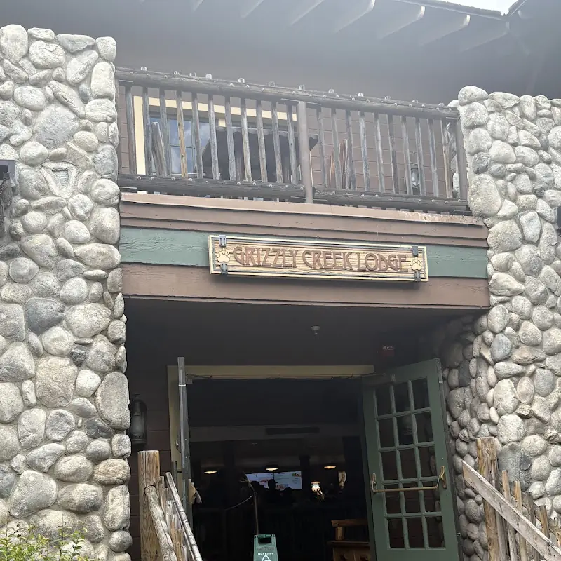Grizzly Creek Lodge