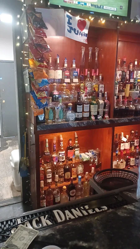 Junior's Sports Bar