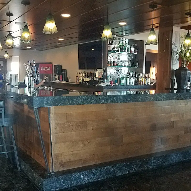 Lakeside Bar and Grill