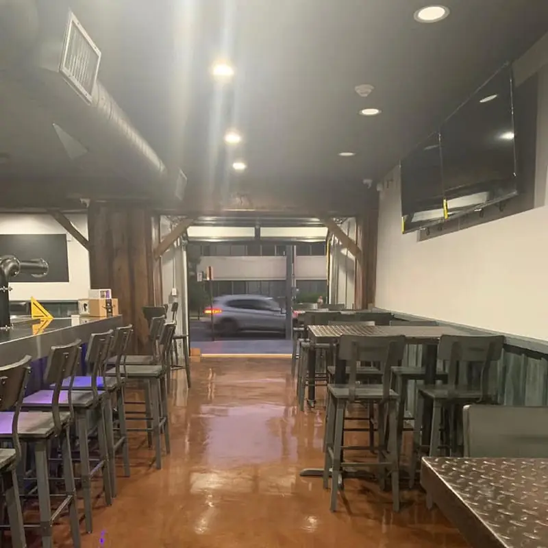 Cuzin’s Pub & Grill
